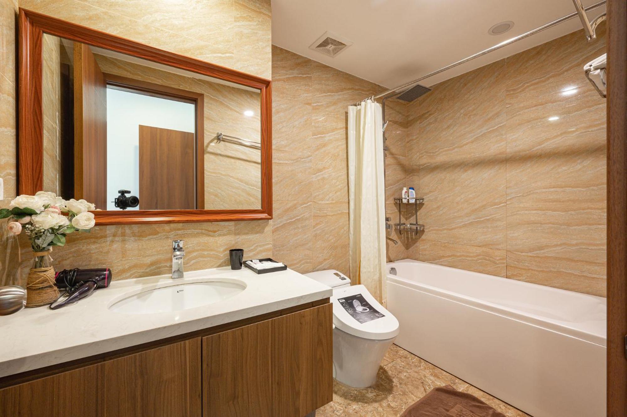 Luxe Paradise Suites Tay Ho Hanoi Exterior photo